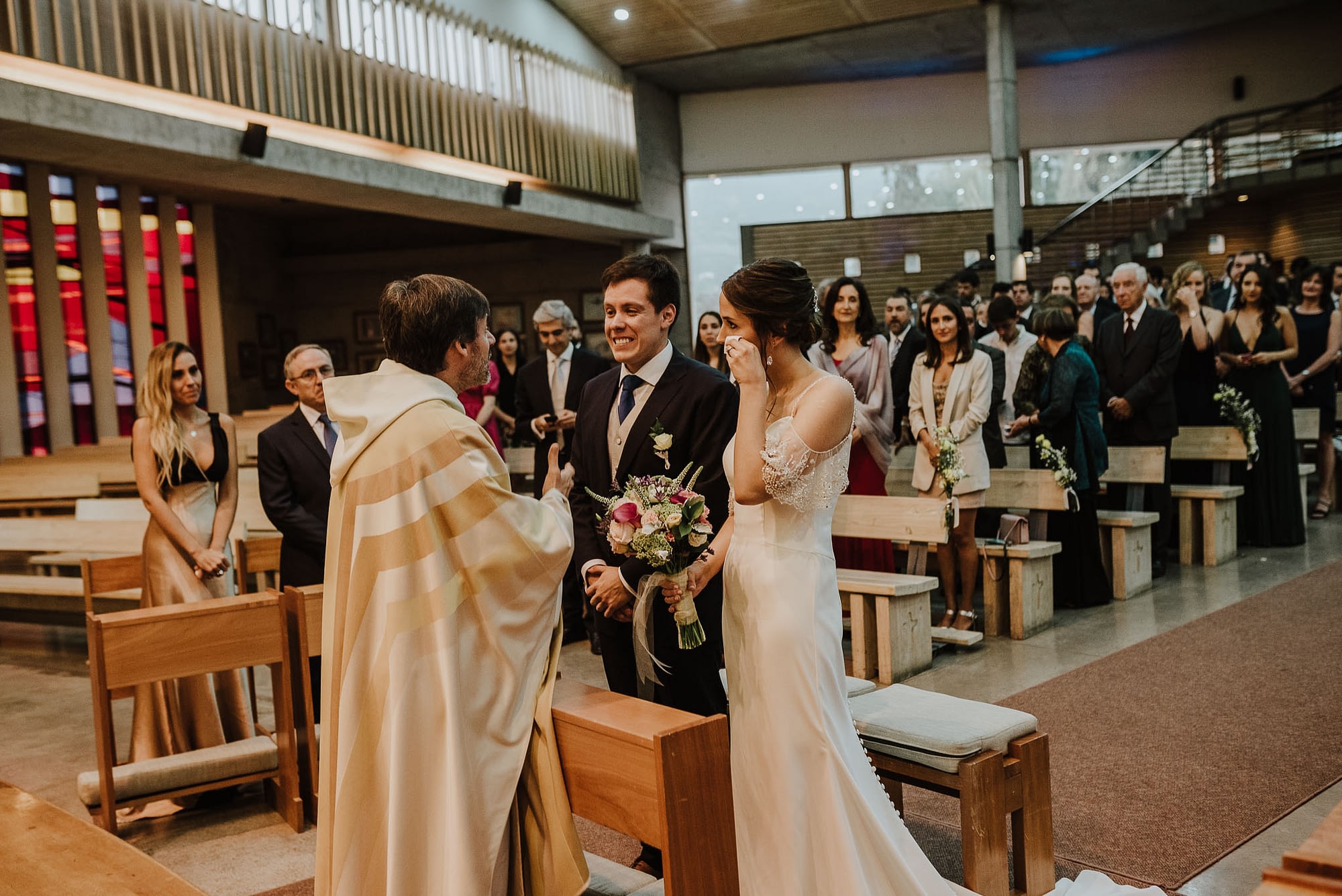 fotografo de matrimonios-preparativos novia-novia-ceremonia-iglesia sagrados corazones de manquehue