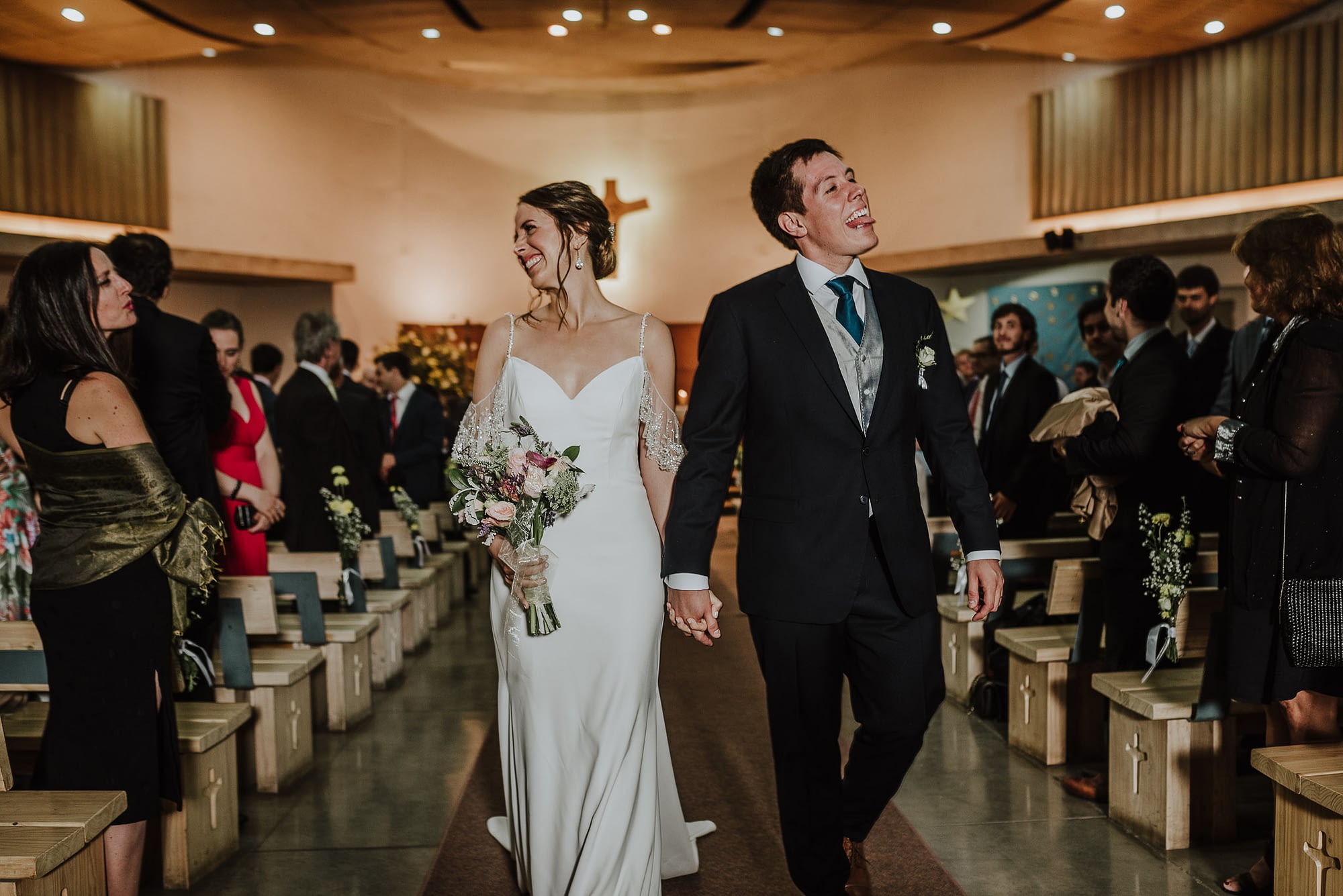 fotografo de matrimonios-preparativos novia-novia-ceremonia-iglesia sagrados corazones de manquehue