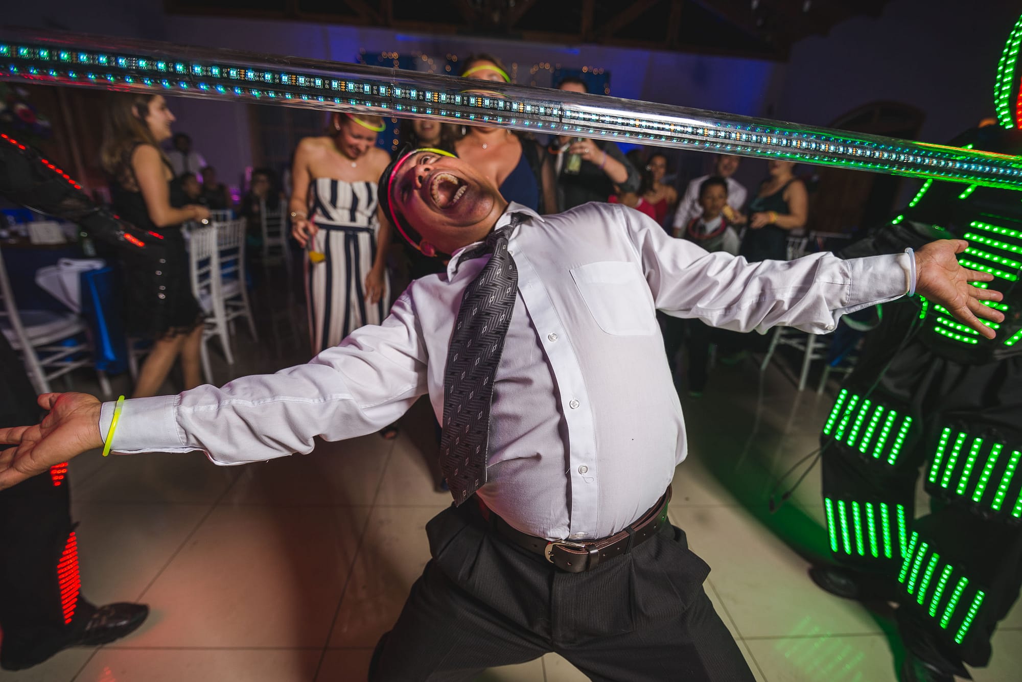 Matrimonio-centro de eventos-oliveto-santiago-fotógrafo de matrimonios-fiesta-robot led